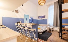 Cosy Studio In Central Party District W41 Blue